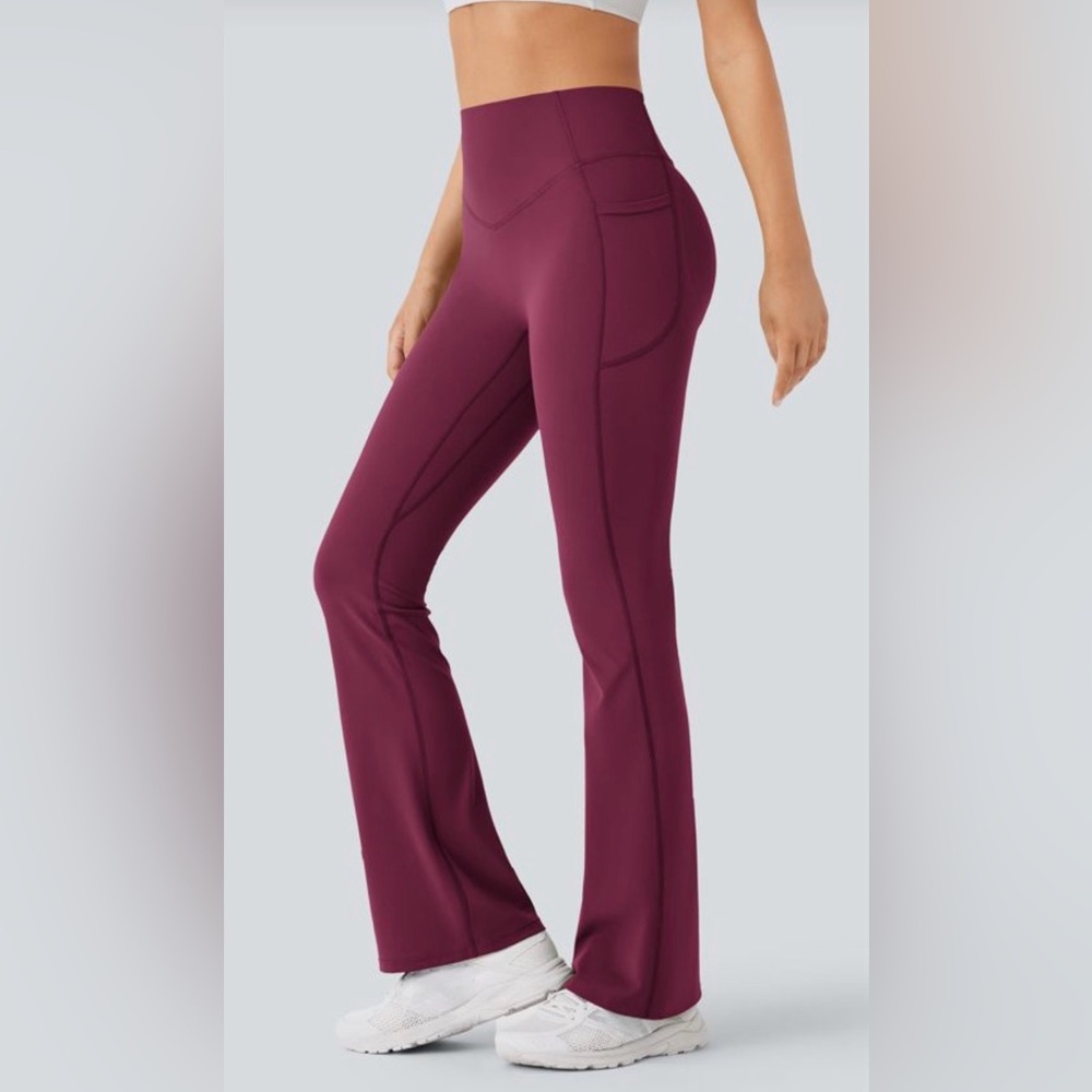Halara Ultrasculpt Bootcut Leggings
Size Small